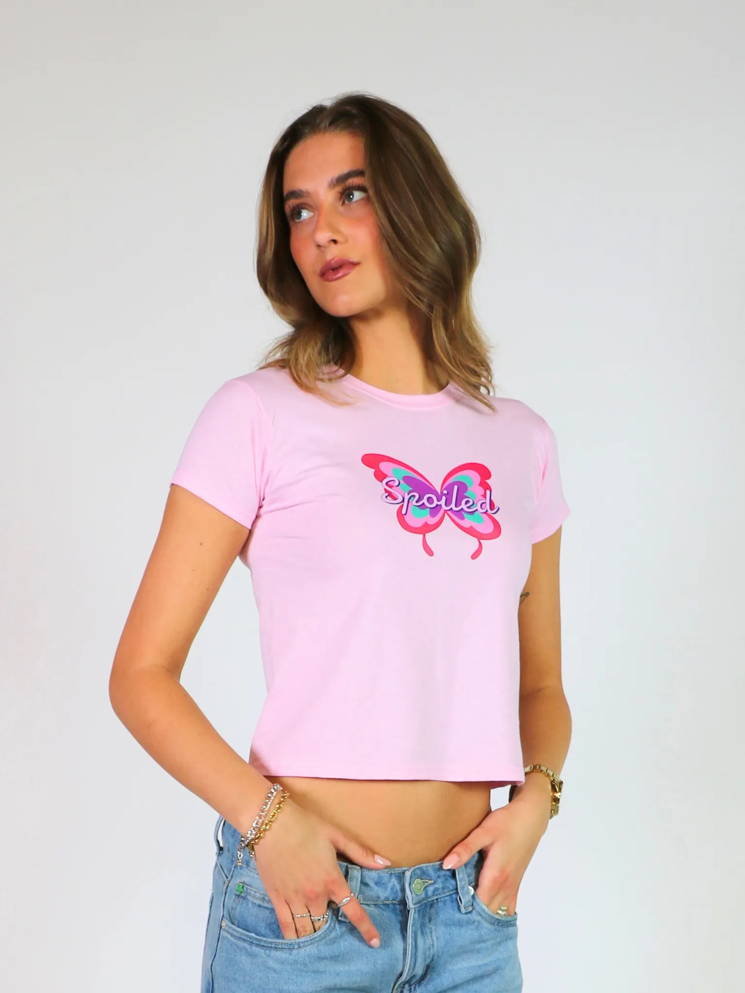 SPOILED BUTTERFLY BABY TEE - LYSERØD